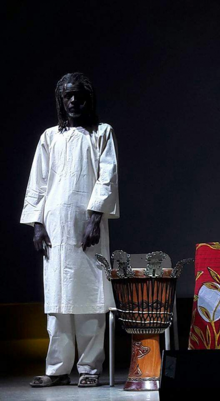 ORO BLU Spettacolo teatrale di e con Mohamed Ba